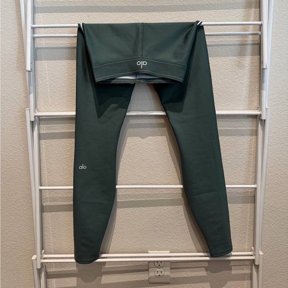 ALO Yoga Clover Green/White Leggings - Picture 5 of 6